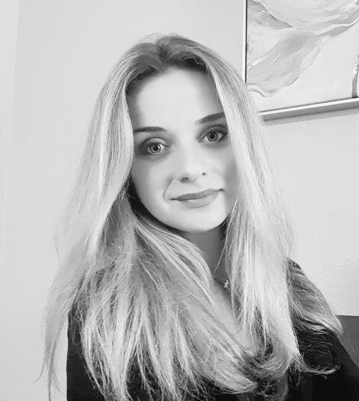 Jekaterina Galmant black and white portrait